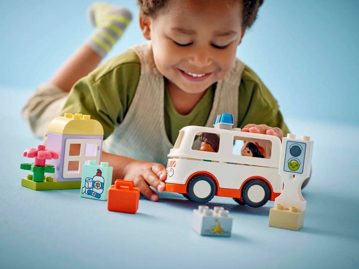LEGO DUPLO 10447 Ambulance with Driver LEGO DUPLO 10447 Ambulance with Driver