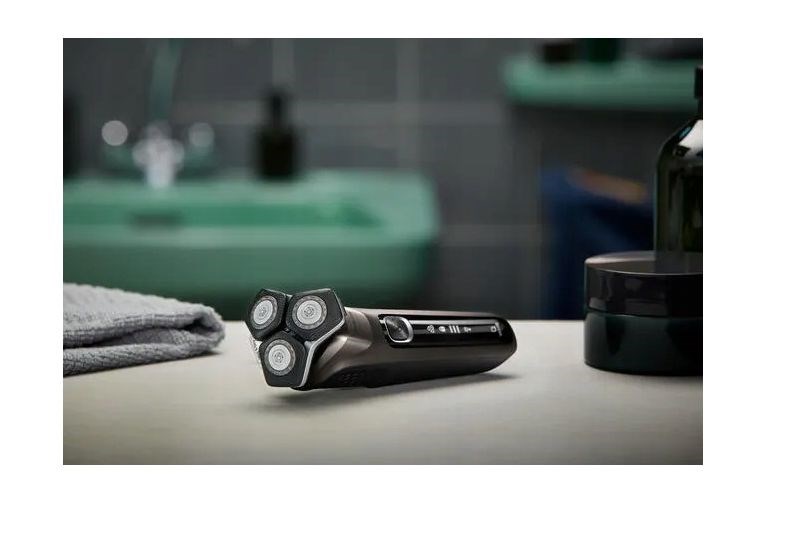 Men's electric shaver, brown + case, Philips 5000 series S5886/38 Men's electric shaver, brown + case, Philips 5000 series S5886/38