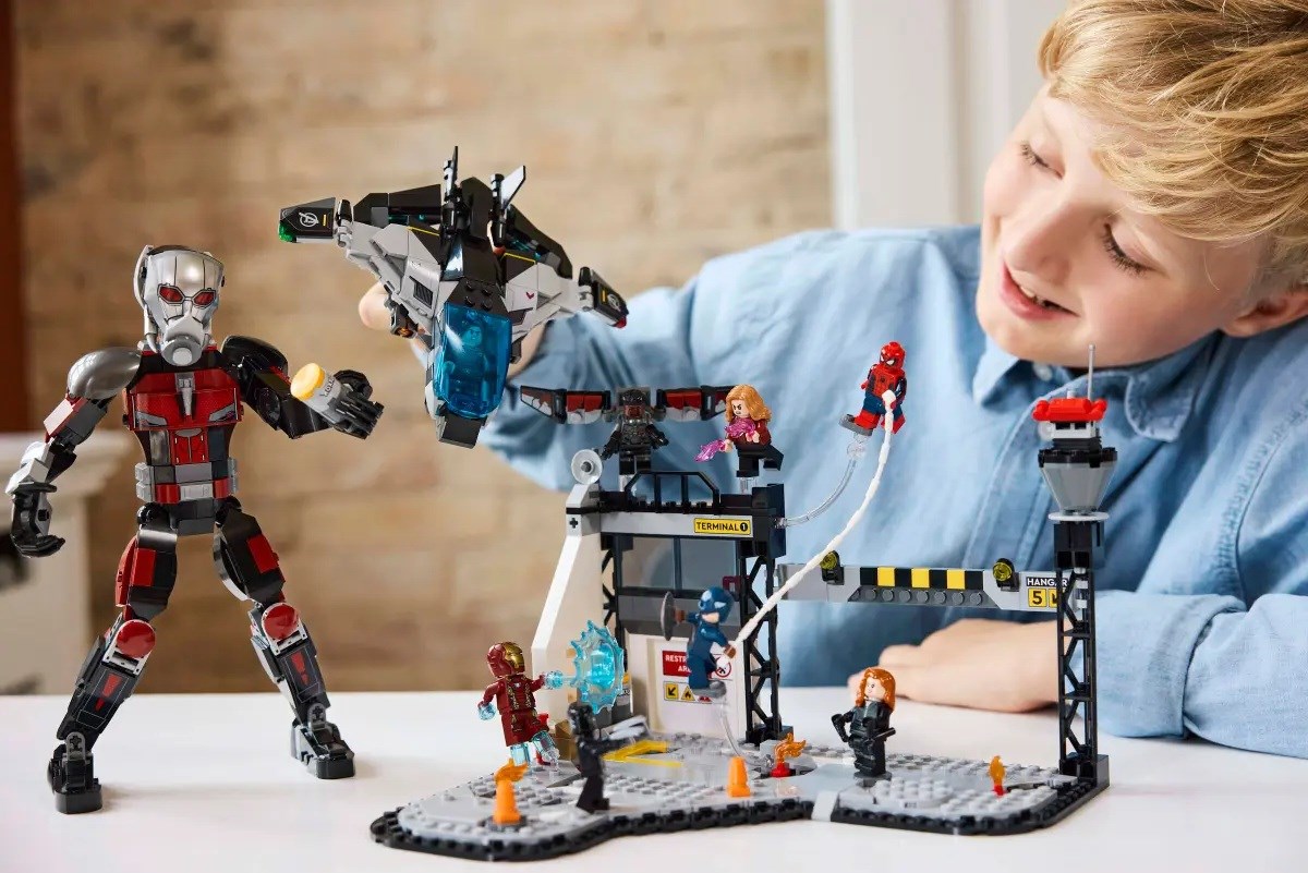 LEGO MARVEL 76314 Captain America: Civil War Battle LEGO MARVEL 76314 Captain America: Civil War Battle