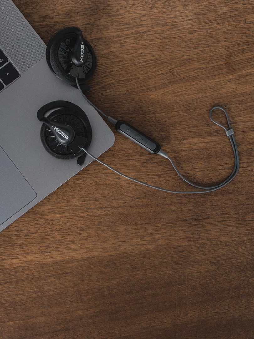 Koss | KSC35 | Wireless Headphones | Wireless | On-Ear | Microphone | Wireless | Black Koss | KSC35 | Wireless Headphones | Wireless | On-Ear | Microphone | Wireless | Black
