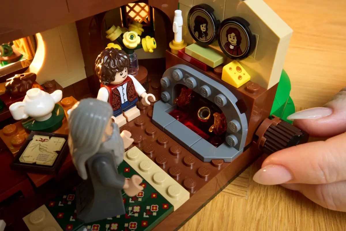 LEGO ICONS 10354 The Lord of the Rings: Shire LEGO ICONS 10354 The Lord of the Rings: Shire