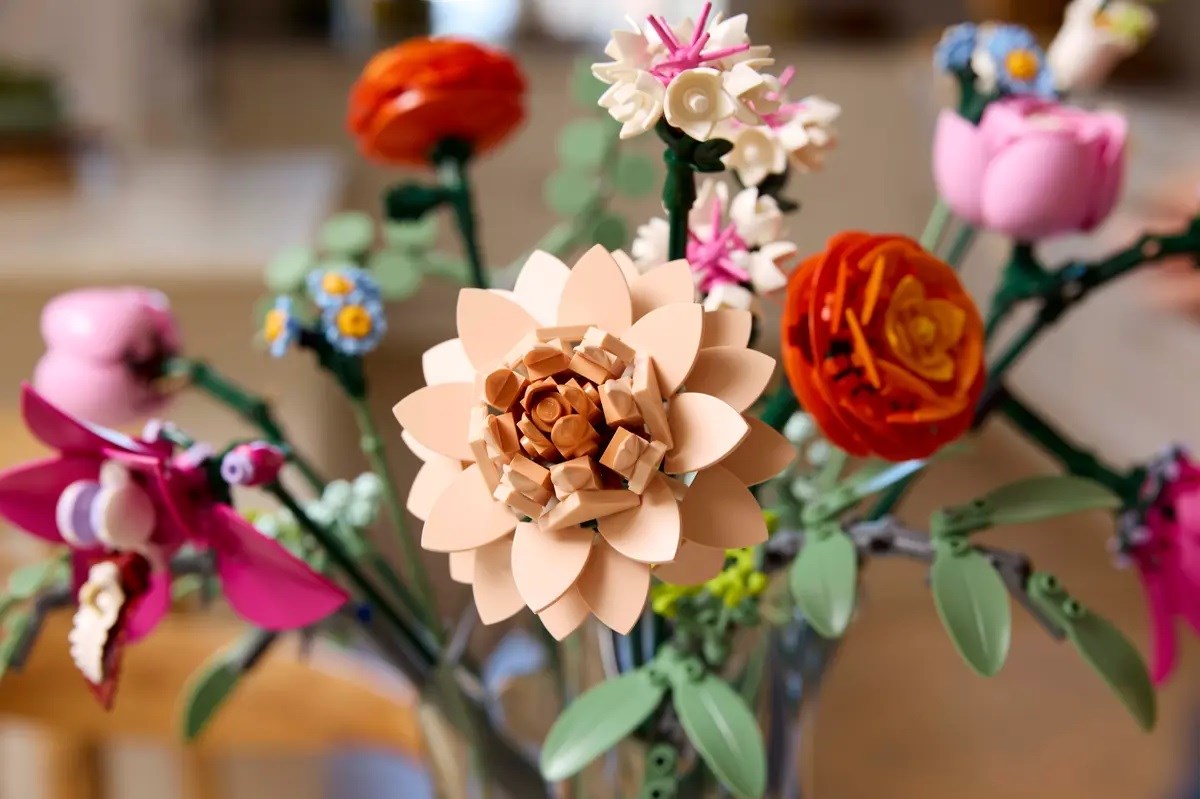 LEGO ICONS 10342 The Botanical Collection - Pretty Pink Flower Bouquet LEGO ICONS 10342 The Botanical Collection - Pretty Pink Flower Bouquet
