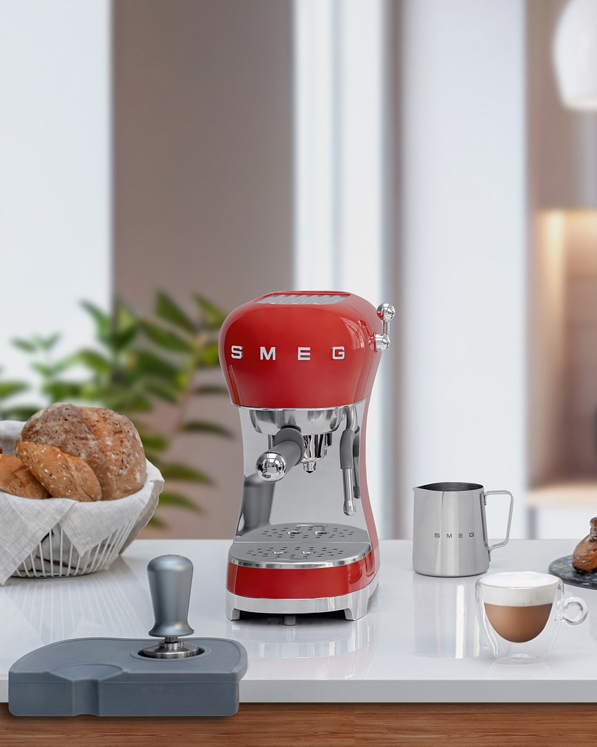 Smeg ECF02RDEU coffee maker Manual Espresso machine 1.1 L Smeg ECF02RDEU coffee maker Manual Espresso machine 1.1 L
