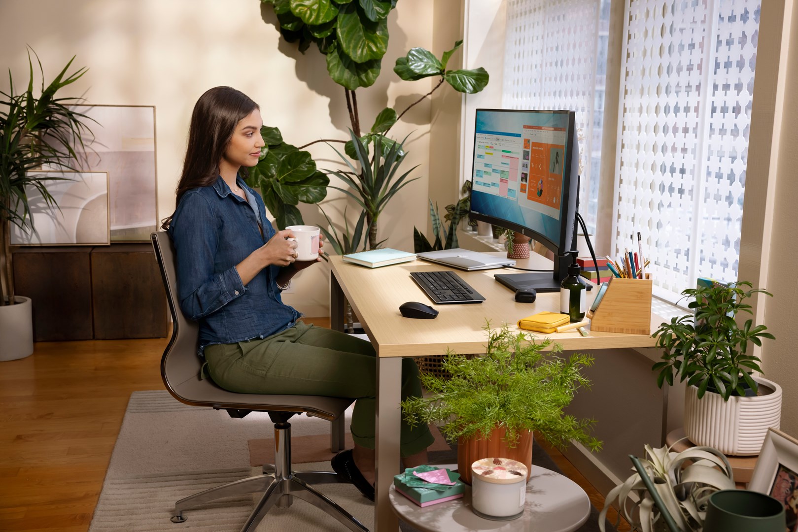 HP P34hc G4 WQHD USB-C Curved Monitor HP P34hc G4 WQHD USB-C Curved Monitor