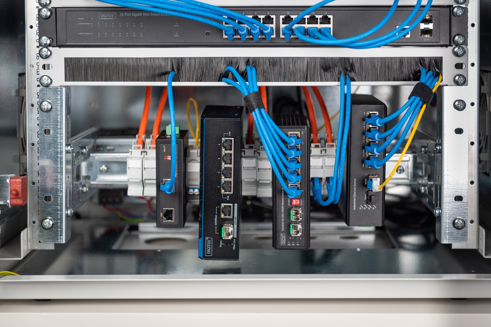 Digitus 483 mm (19“) DIN Rail Holder, 4U Digitus 483 mm (19“) DIN Rail Holder, 4U