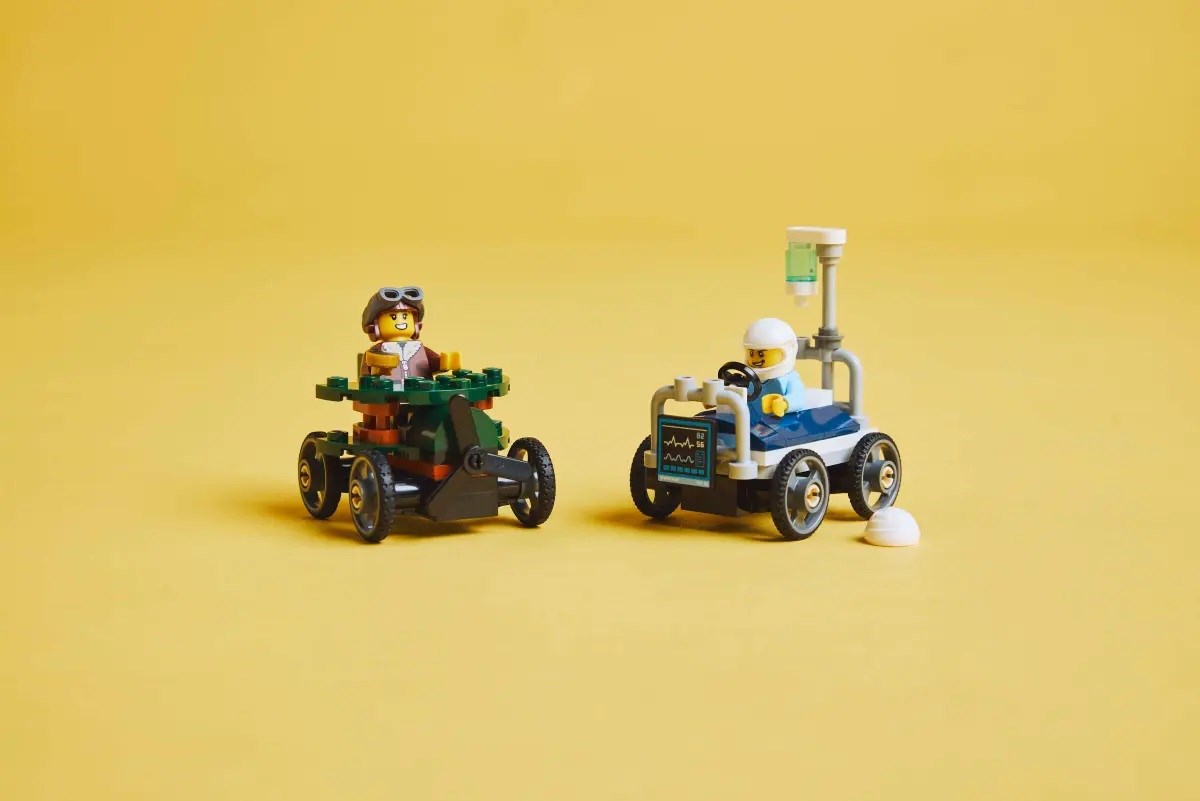 LEGO CITY 60459 Airplane vs. Hospital Bed LEGO CITY 60459 Airplane vs. Hospital Bed