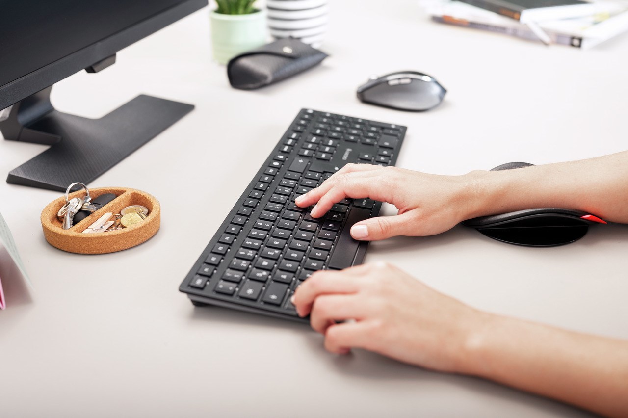 CHERRY KW 9100 SLIM keyboard Universal RF Wireless + Bluetooth QWERTZ German Black CHERRY KW 9100 SLIM keyboard Universal RF Wireless + Bluetooth QWERTZ German Black
