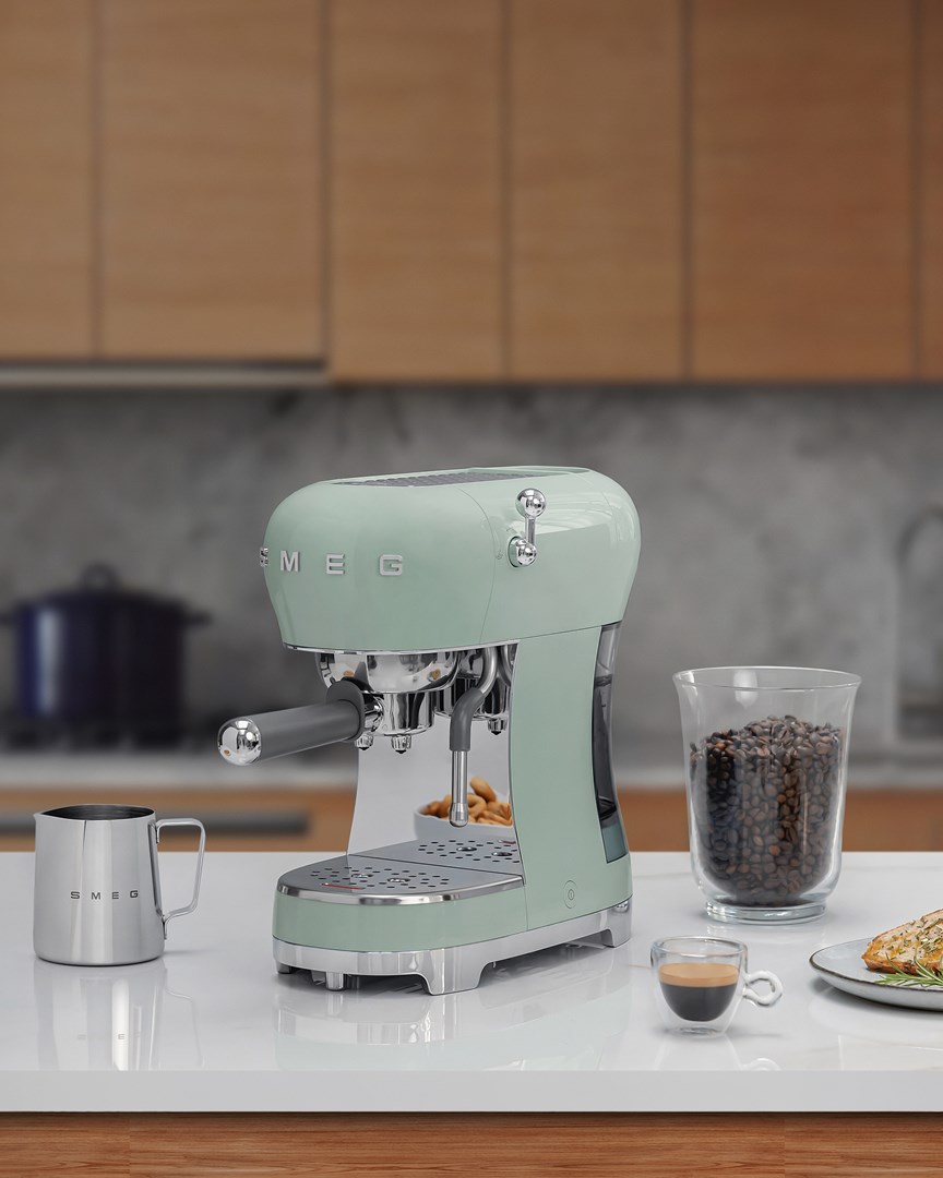 Smeg ECF02PGEU coffee maker Manual Espresso machine 1.1 L Smeg ECF02PGEU coffee maker Manual Espresso machine 1.1 L