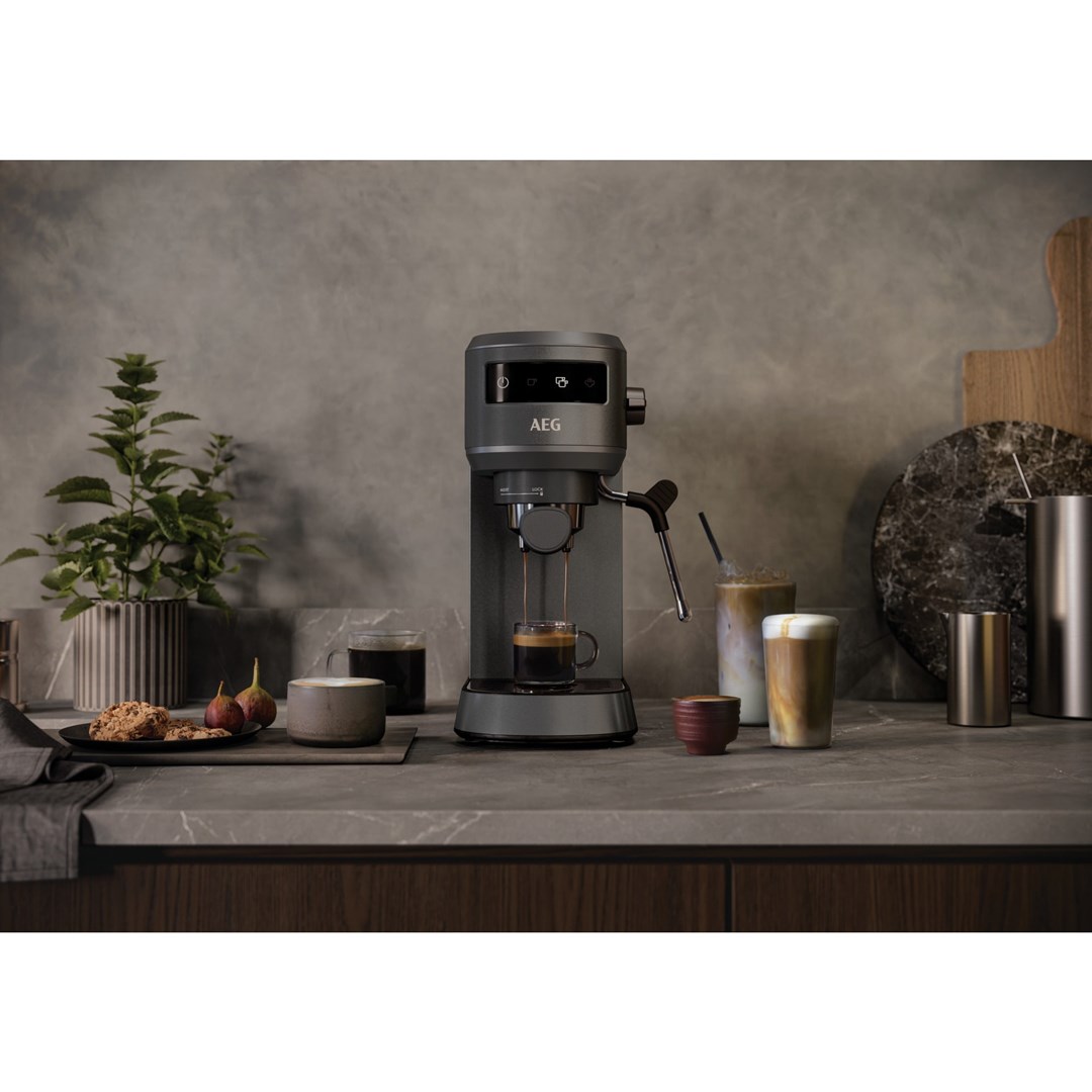 AEG EC6-1-6BST Manual Espresso machine 1 L AEG EC6-1-6BST Manual Espresso machine 1 L