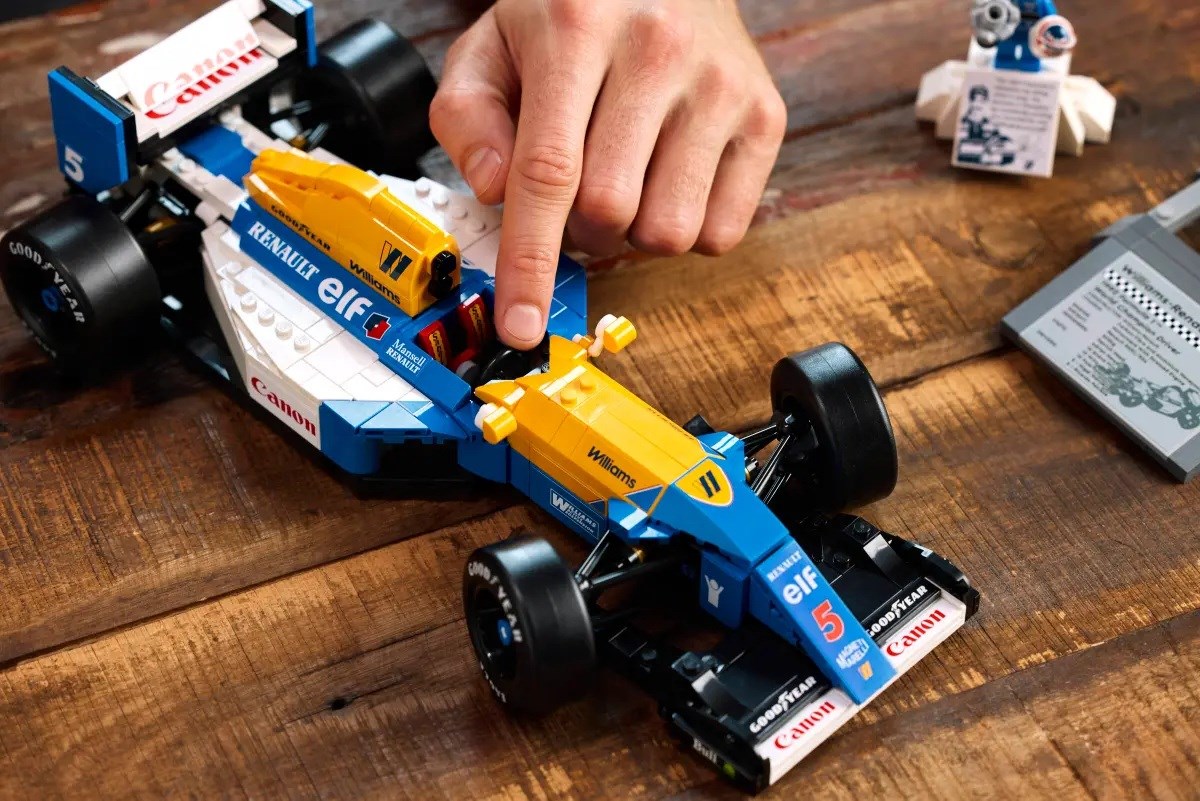LEGO ICONS 10353 Williams Racing FW14B & Nigel Mansell LEGO ICONS 10353 Williams Racing FW14B & Nigel Mansell