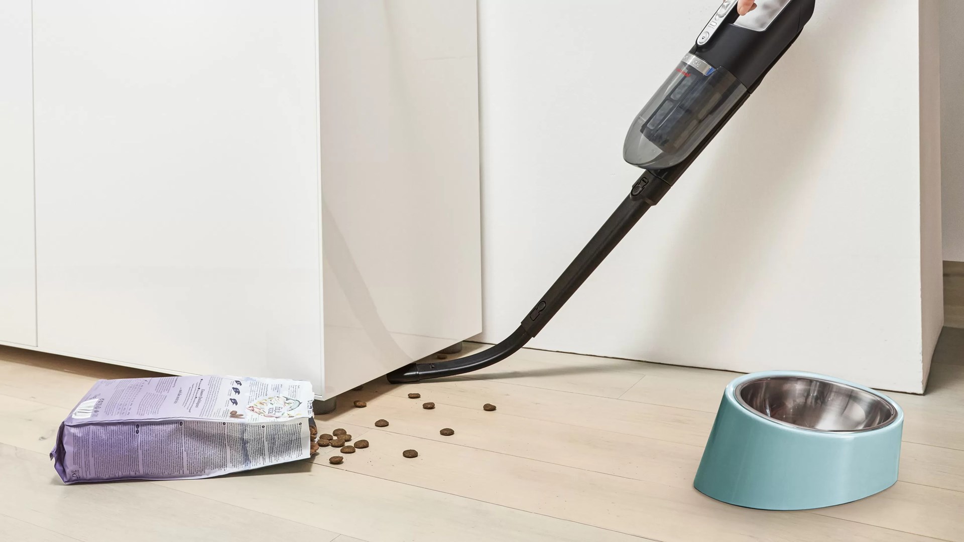 Bosch Serie 4 BBH3ZOO28 stick vacuum/electric broom Battery Dry Bagless 0.4 L Red 2.15 Ah Bosch Serie 4 BBH3ZOO28 stick vacuum/electric broom Battery Dry Bagless 0.4 L Red 2.15 Ah