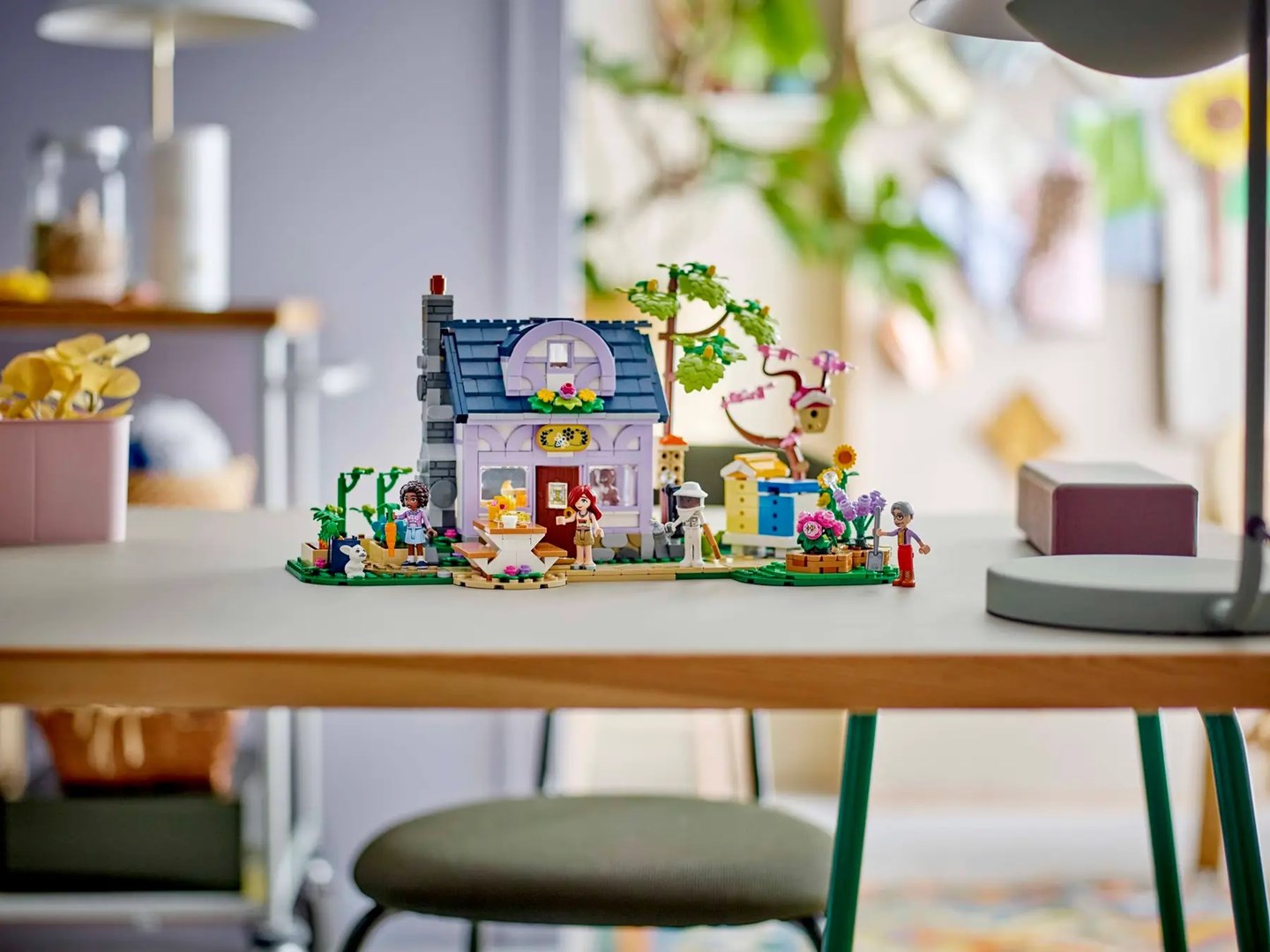LEGO FRIENDS 42669 Beekeepers House and Flower Garden LEGO FRIENDS 42669 Beekeepers House and Flower Garden