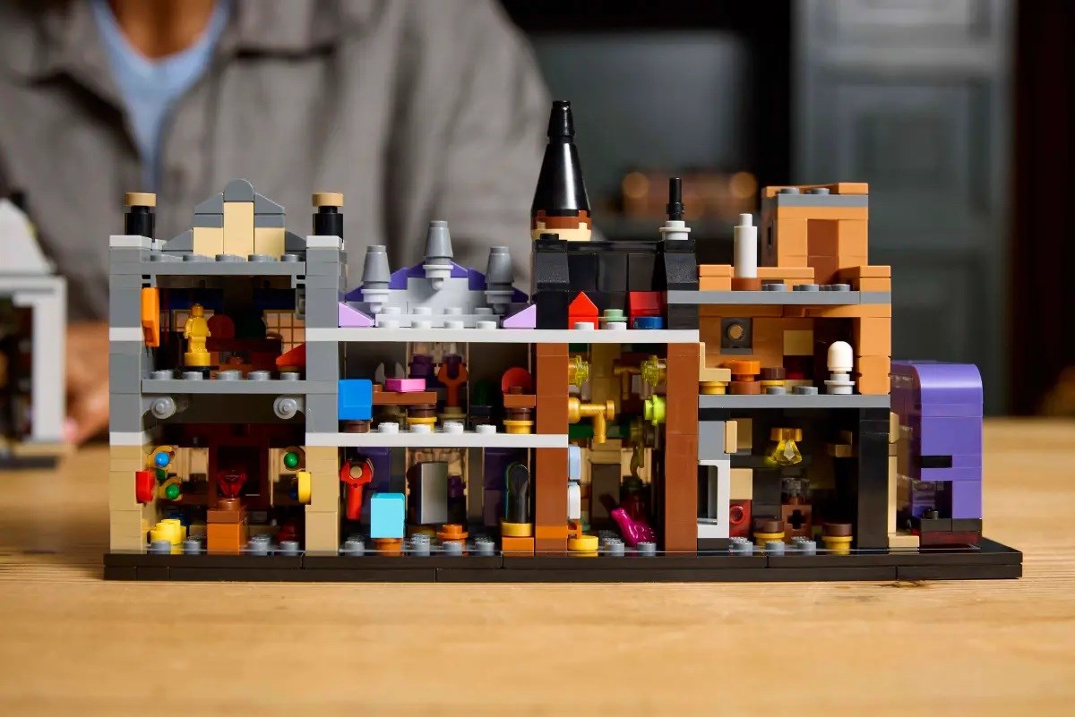 LEGO HARRY POTTER 76444 Diagon Alley Wizarding Shops LEGO HARRY POTTER 76444 Diagon Alley Wizarding Shops
