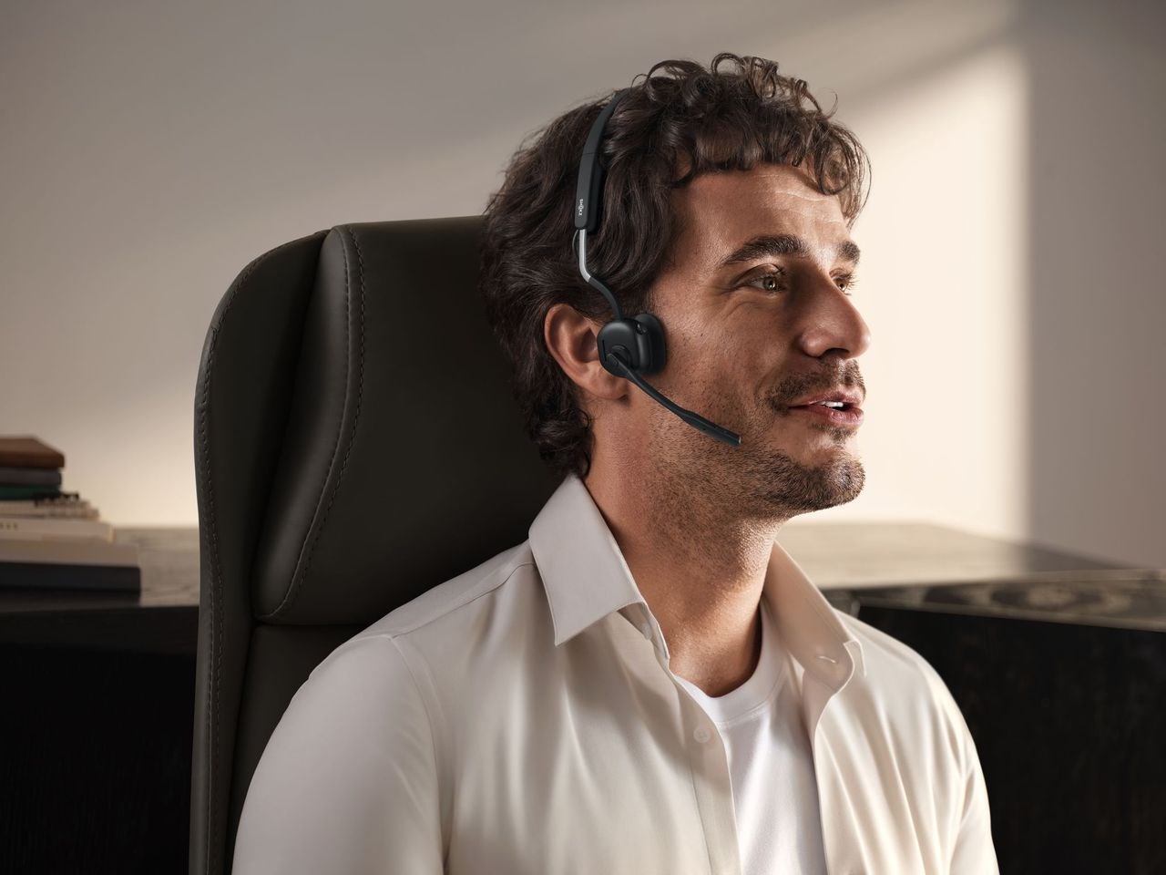 SHOKZ OpenMeet Wireless Bluetooth Bone Conduction Videoconferencing Headset SHOKZ OpenMeet Wireless Bluetooth Bone Conduction Videoconferencing Headset