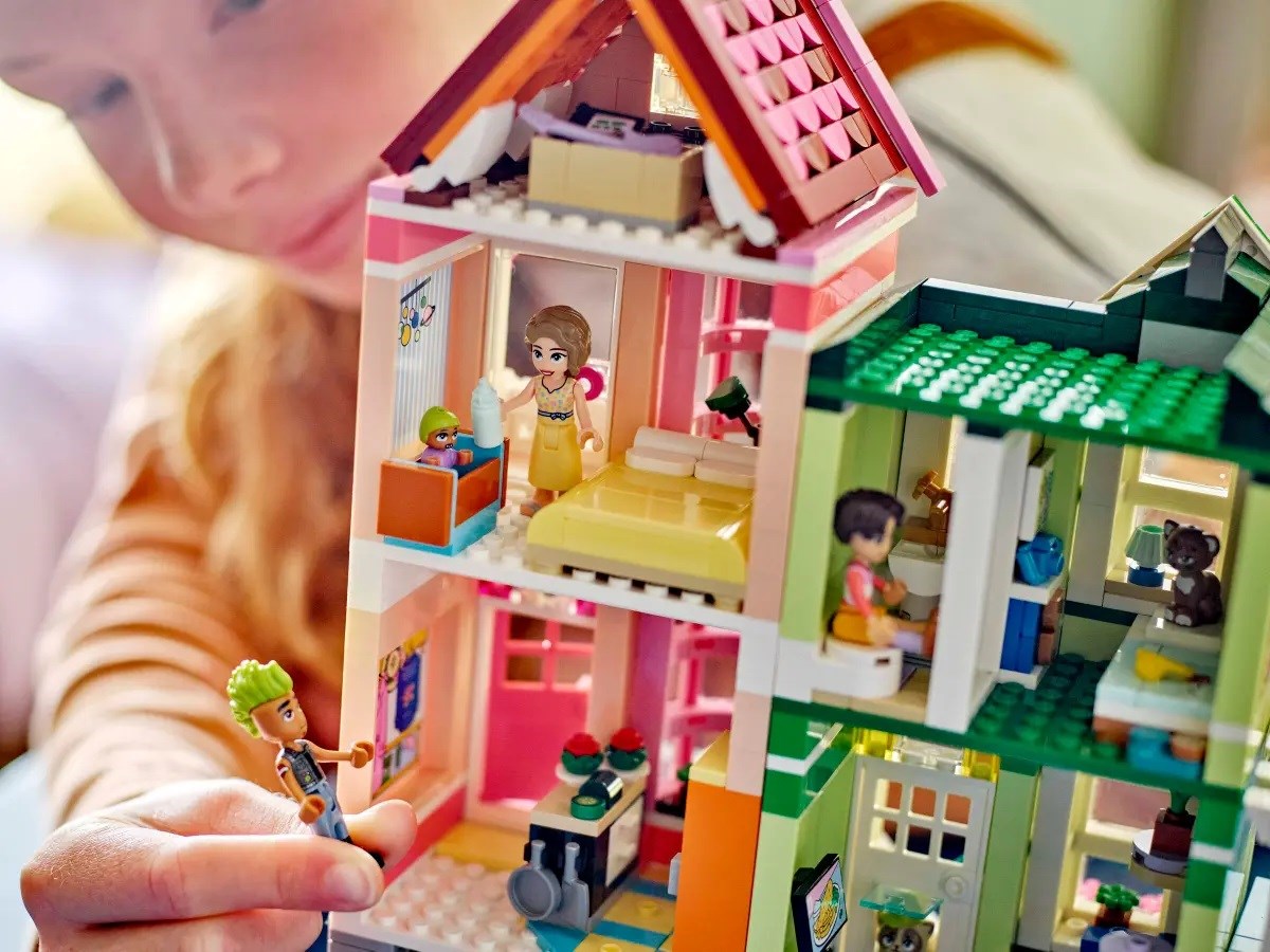 LEGO FRIENDS 42670 Heartlake City Apartments and Stores LEGO FRIENDS 42670 Heartlake City Apartments and Stores