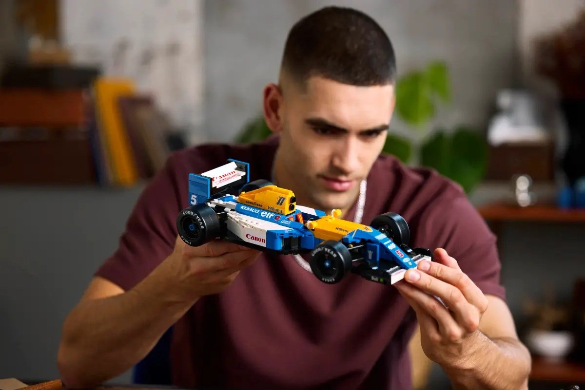 LEGO ICONS 10353 Williams Racing FW14B & Nigel Mansell LEGO ICONS 10353 Williams Racing FW14B & Nigel Mansell