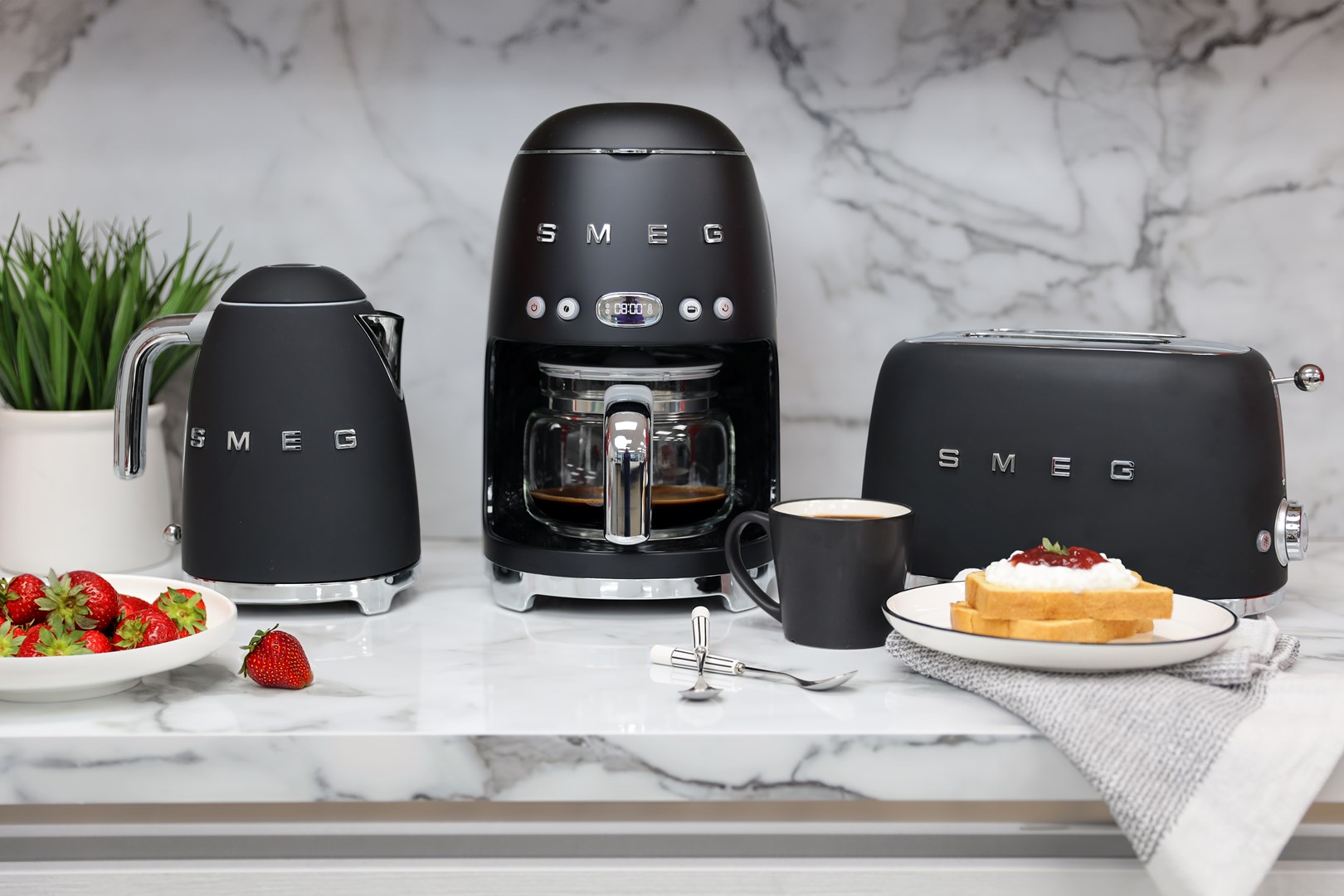 Electric kettle Smeg KLF03BLMEU Electric kettle Smeg KLF03BLMEU