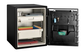 Masterlock LFW205FYC XX-Large security digital combination safe Masterlock LFW205FYC XX-Large security digital combination safe
