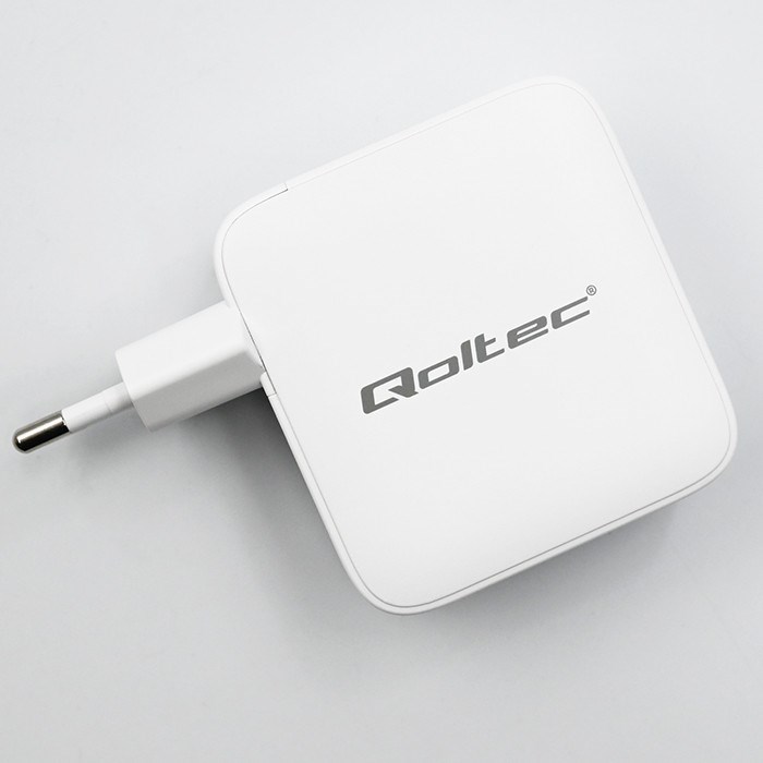 Qoltec 140W GaN Wall Charger | 5-20V | 2.5-5A | 3 x USB-C PD | 1 x USB QC 3.0 | White Qoltec 140W GaN Wall Charger | 5-20V | 2.5-5A | 3 x USB-C PD | 1 x USB QC 3.0 | White