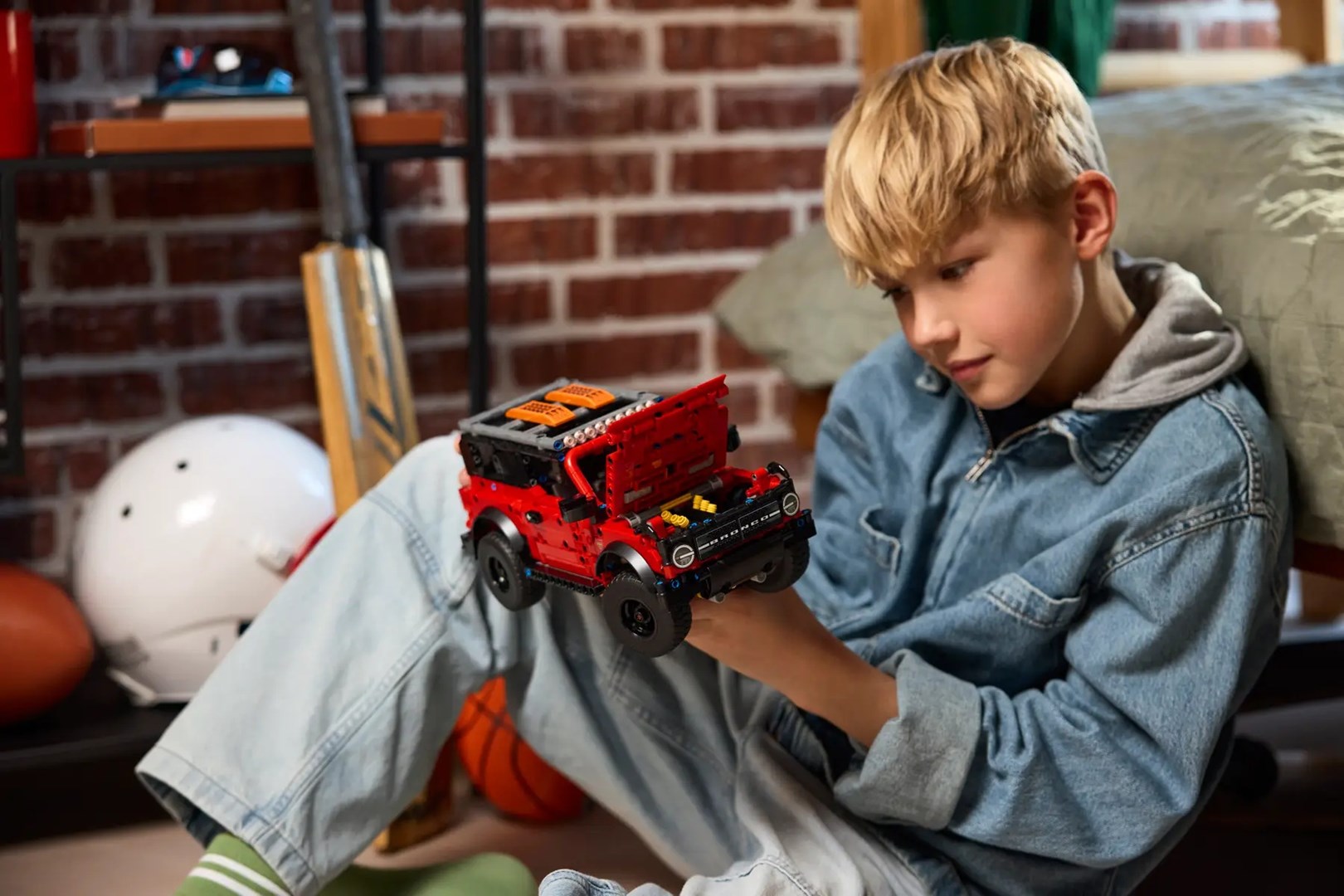 LEGO TECHNIC 42213 Ford Bronco SUV LEGO TECHNIC 42213 Ford Bronco SUV