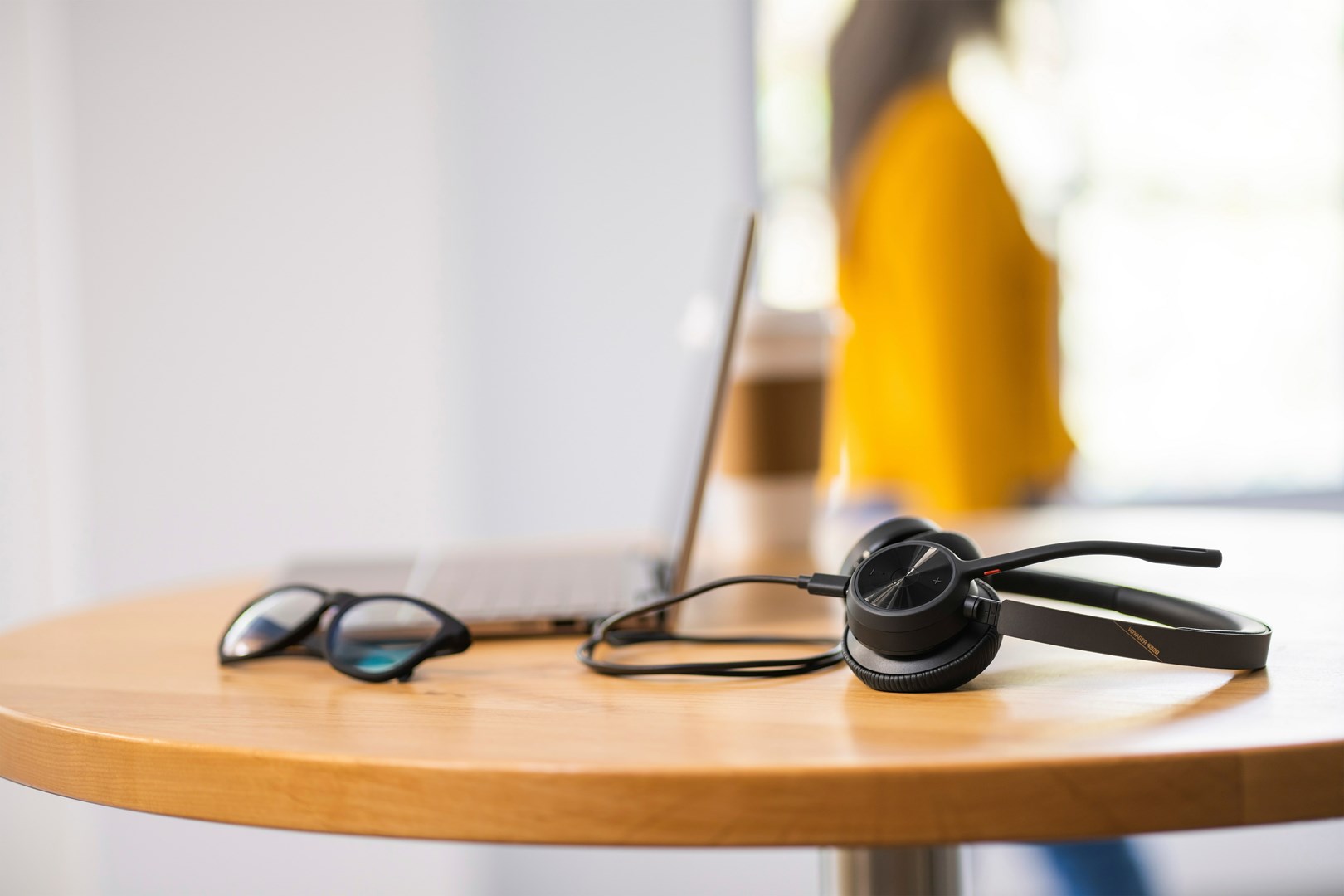 POLY Voyager 4320 Microsoft Teams Certified USB-A Headset +BT700 dongle POLY Voyager 4320 Microsoft Teams Certified USB-A Headset +BT700 dongle