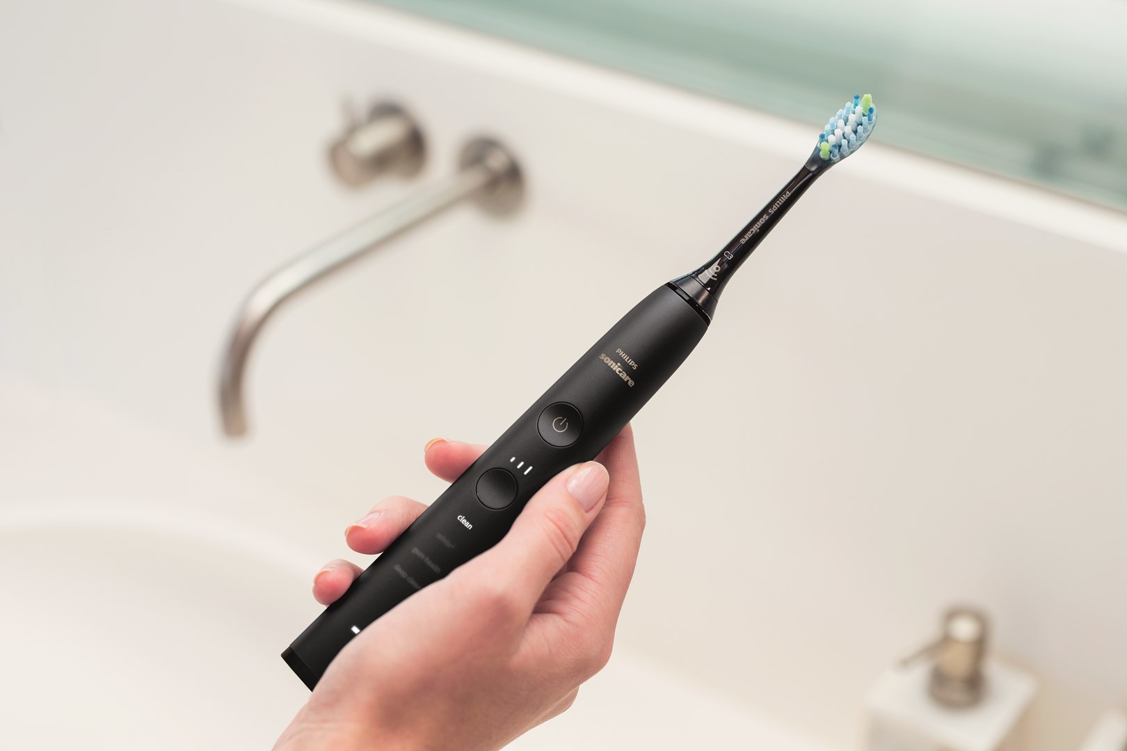 Philips DiamondClean 9000 HX9914/54 2-pack sonic electric toothbrush with chargers & app Philips DiamondClean 9000 HX9914/54 2-pack sonic electric toothbrush with chargers & app