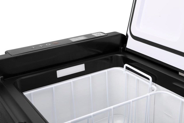 YOLCO GCX47 Black Portable compressor fridge YOLCO GCX47 Black Portable compressor fridge