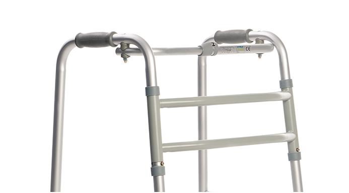 Walking frame rehabilitation with 4 wheels Walking frame rehabilitation with 4 wheels
