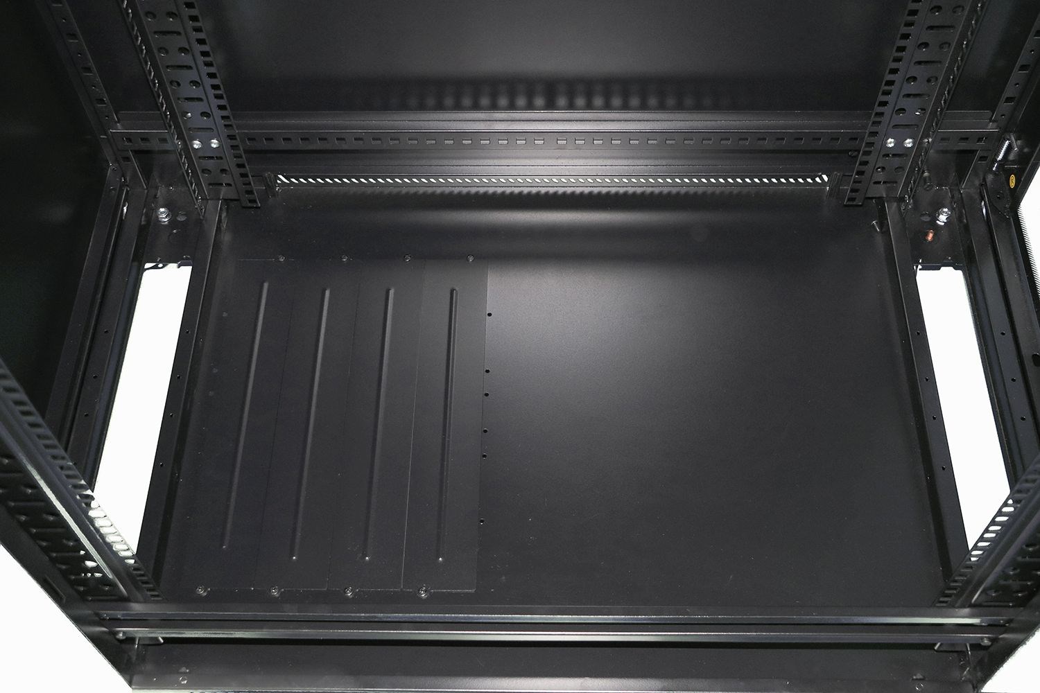 Extralink Rackmount cabinet 32U 600x1000 Black standing Extralink Rackmount cabinet 32U 600x1000 Black standing