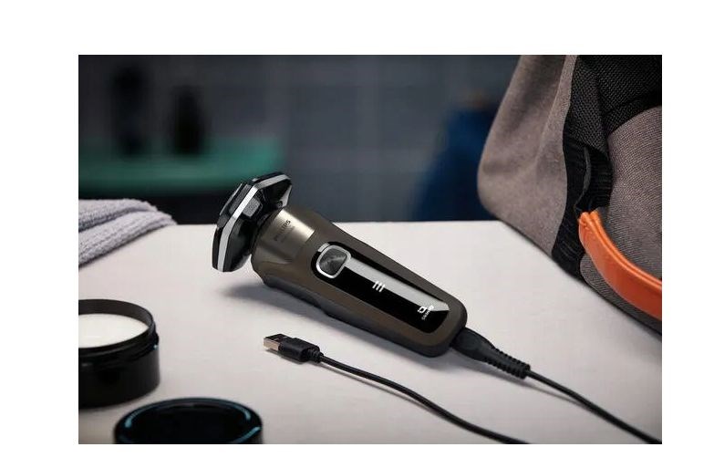Men's electric shaver, brown + case, Philips 5000 series S5886/38 Men's electric shaver, brown + case, Philips 5000 series S5886/38