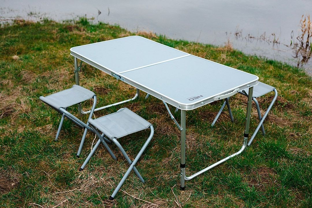 Camping set: table & 4 chairs, foldable in case Camping set: table & 4 chairs, foldable in case