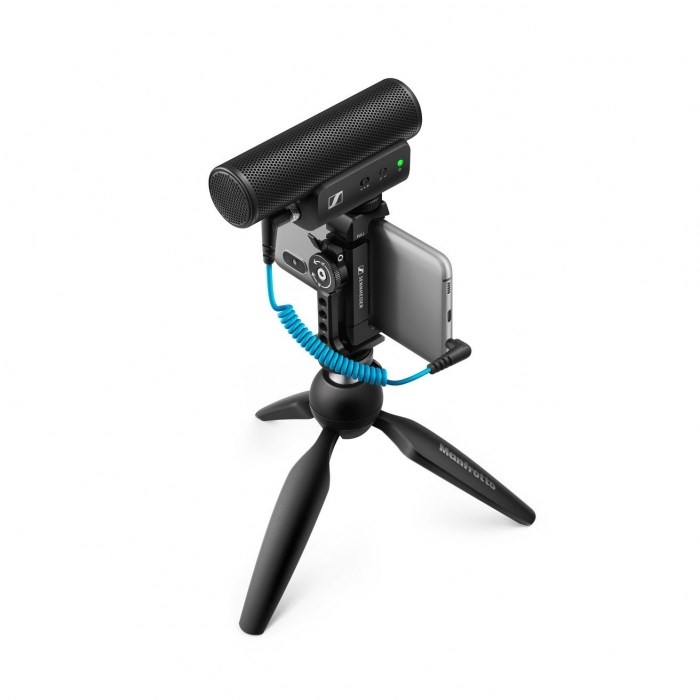 Sennheiser MKE 400 Mobile Kit - condenser, supercardioid microphone with low-pass filter with Manfrotto tripod Sennheiser MKE 400 Mobile Kit - condenser, supercardioid microphone with low-pass filter with Manfrotto tripod