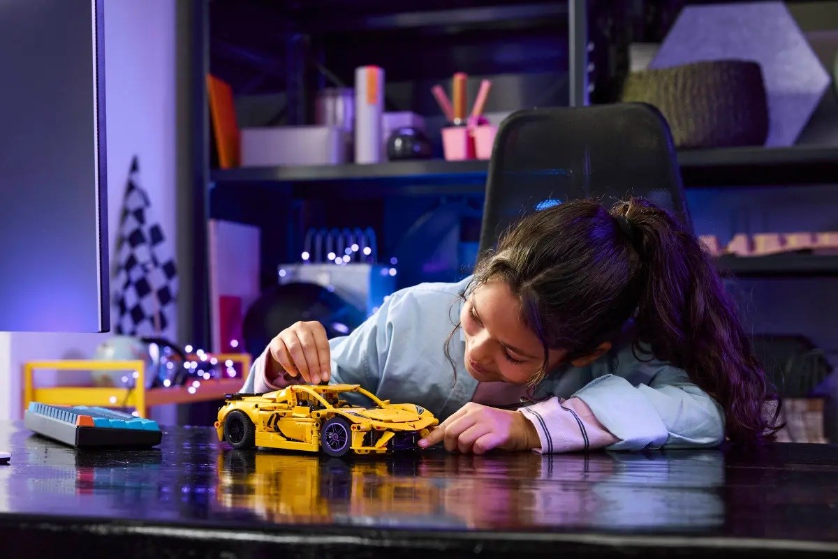 LEGO TECHNIC 42205 Chevrolet Corvette Stingray LEGO TECHNIC 42205 Chevrolet Corvette Stingray