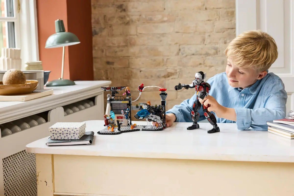 LEGO MARVEL 76314 Captain America: Civil War Battle LEGO MARVEL 76314 Captain America: Civil War Battle