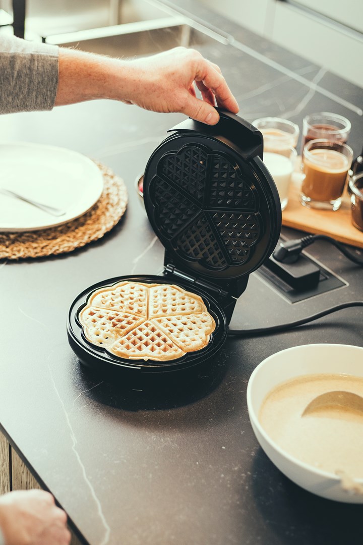 Severin WA 2103 waffle iron 4 waffle(s) 1200 W Black, Silver Severin WA 2103 waffle iron 4 waffle(s) 1200 W Black, Silver