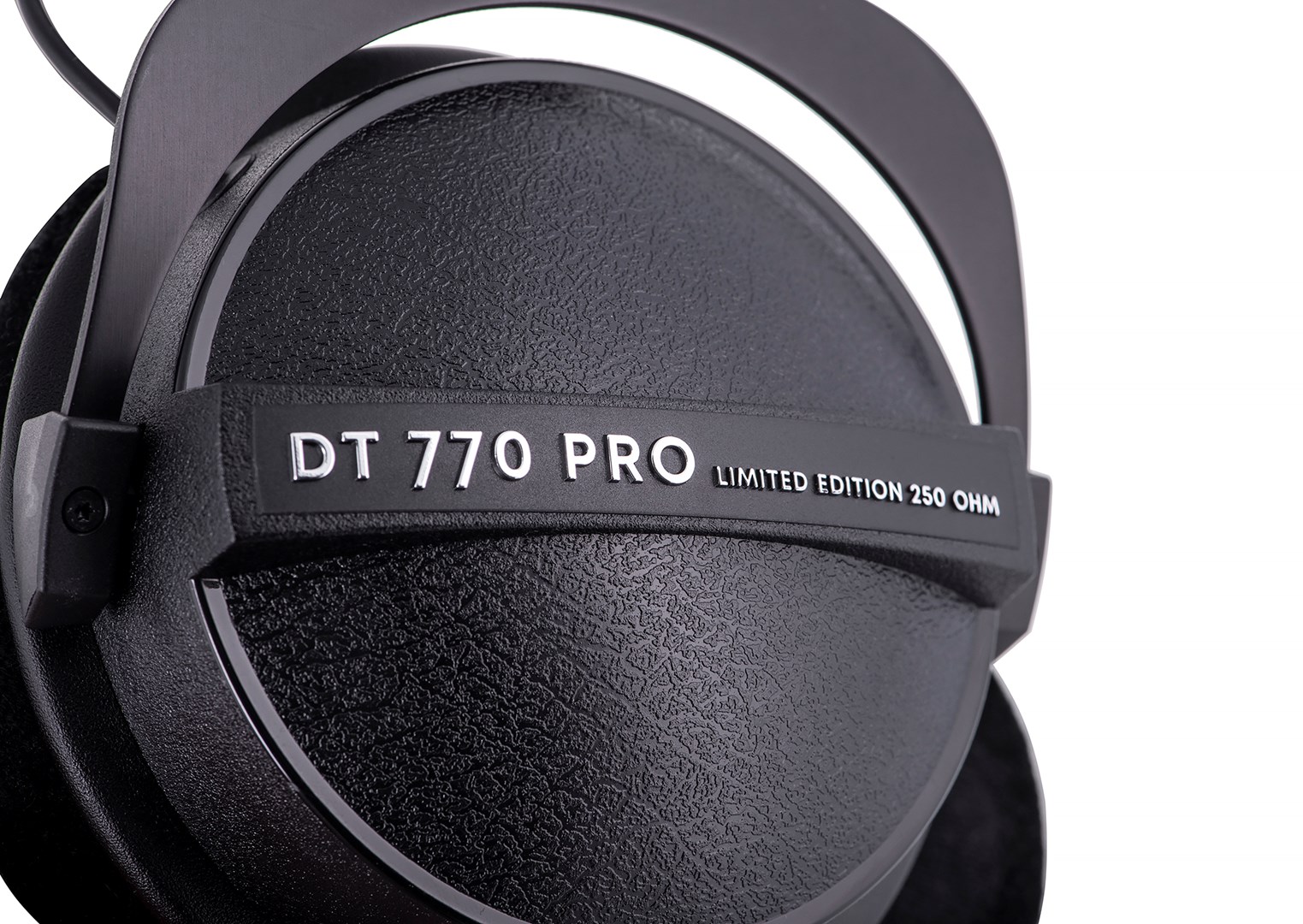Beyerdynamic DT 770 PRO 250 OHM Black Limited Edition - closed studio headphones Beyerdynamic DT 770 PRO 250 OHM Black Limited Edition - closed studio headphones