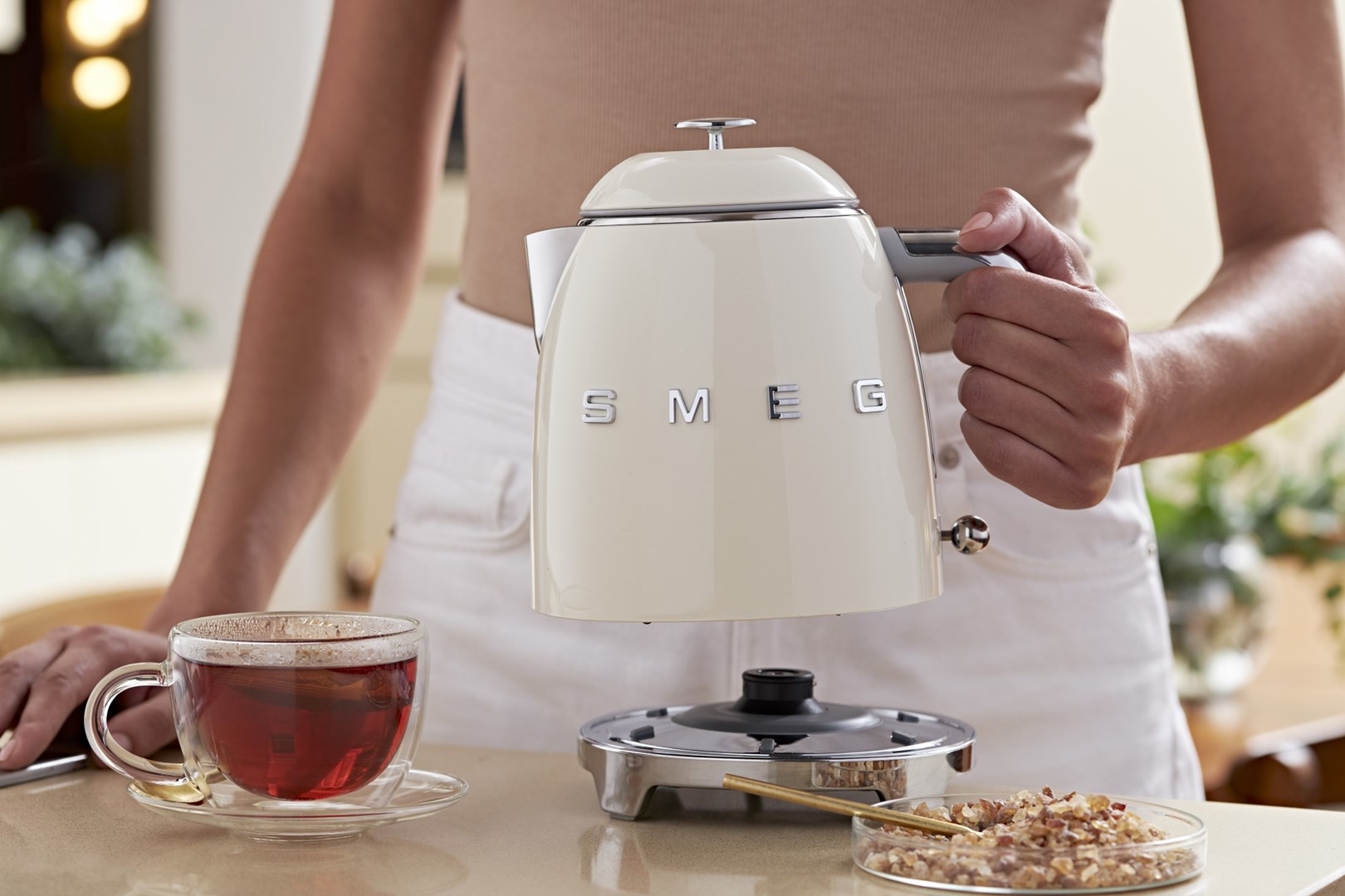 Smeg 50's Style Kettles KLF05CREU Cream Smeg 50's Style Kettles KLF05CREU Cream