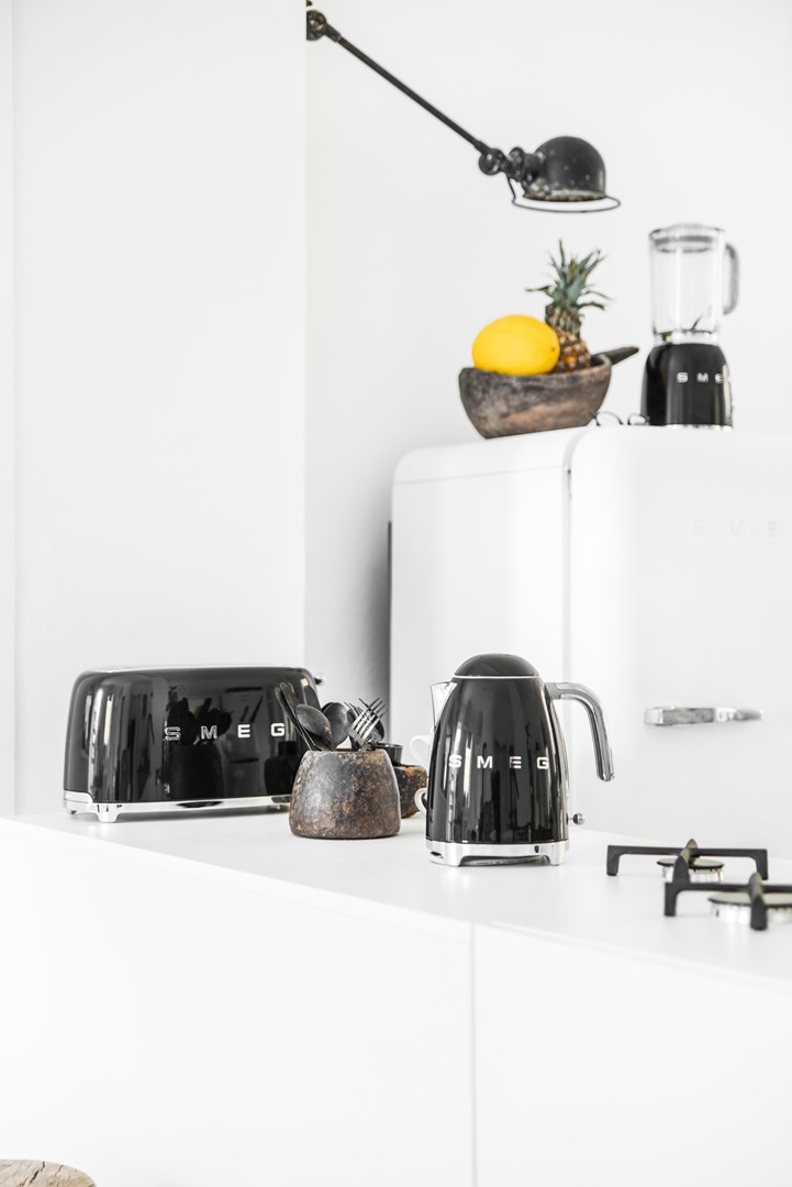 Smeg TSF02BLEU Toaster, 4 slice, black, metal body Smeg TSF02BLEU Toaster, 4 slice, black, metal body