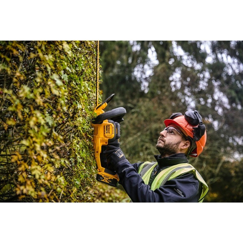 18V XR Brushless Hedge Trimmer 55cm, Carton 18V XR Brushless Hedge Trimmer 55cm, Carton