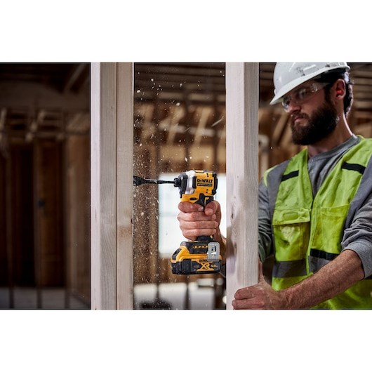 18v impact driver 3 gears; 208nm; trunk; 2x5AH 18v impact driver 3 gears; 208nm; trunk; 2x5AH