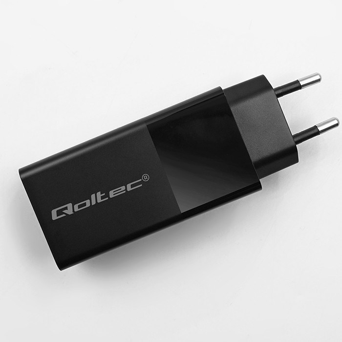 Qoltec 52382 GaN POWER PRO charger | 1xUSB type C | 1xUSB A | 100W | 5-20V | 1.5-5A | PD | Black Qoltec 52382 GaN POWER PRO charger | 1xUSB type C | 1xUSB A | 100W | 5-20V | 1.5-5A | PD | Black