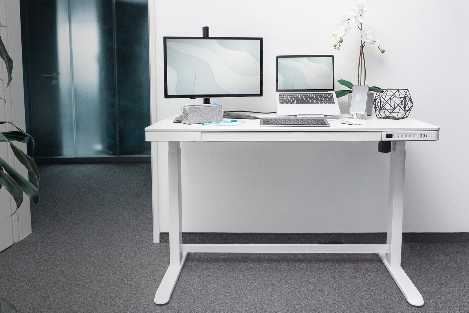 Digitus Electric Height-Adjustable Desk with USB-Charger and Drawer Digitus Electric Height-Adjustable Desk with USB-Charger and Drawer