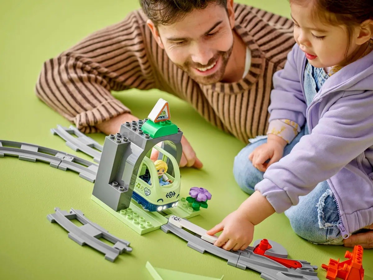 LEGO DUPLO 10425 Train Tunnel and Tracks - Expansion Set LEGO DUPLO 10425 Train Tunnel and Tracks - Expansion Set
