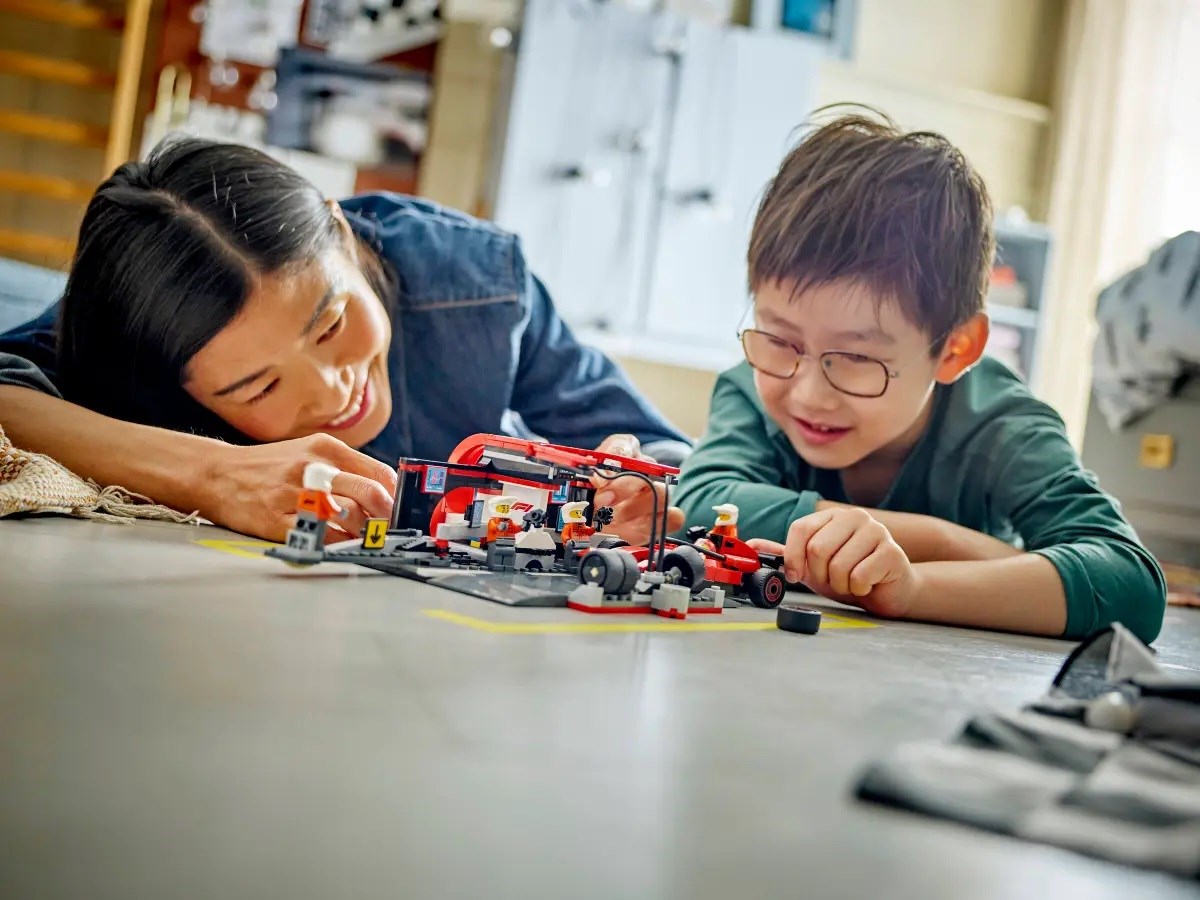 LEGO CITY 60443 F1 - Pit Stop & Pit Crew with Ferrari Car LEGO CITY 60443 F1 - Pit Stop & Pit Crew with Ferrari Car