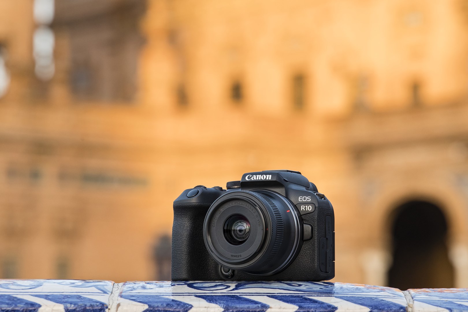 Canon EOS R10 + RF-S 18-45mm F4.5-6.3 IS STM MILC 24.2 MP CMOS 6000 x 4000 pixels Black Canon EOS R10 + RF-S 18-45mm F4.5-6.3 IS STM MILC 24.2 MP CMOS 6000 x 4000 pixels Black