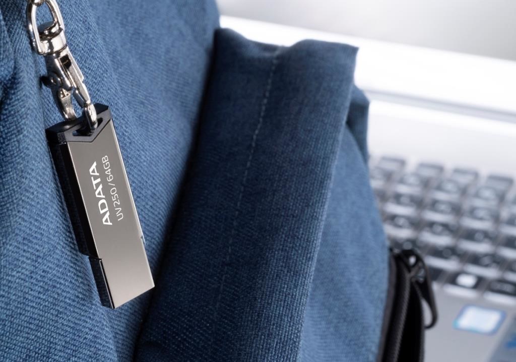ADATA UV250 USB flash drive 32 GB USB Type-A 2.0 Silver ADATA UV250 USB flash drive 32 GB USB Type-A 2.0 Silver