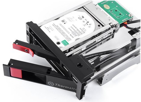 Thermaltake ST0026Z drive bay panel 2.5/3.5" Bezel panel Black, Red Thermaltake ST0026Z drive bay panel 2.5/3.5" Bezel panel Black, Red