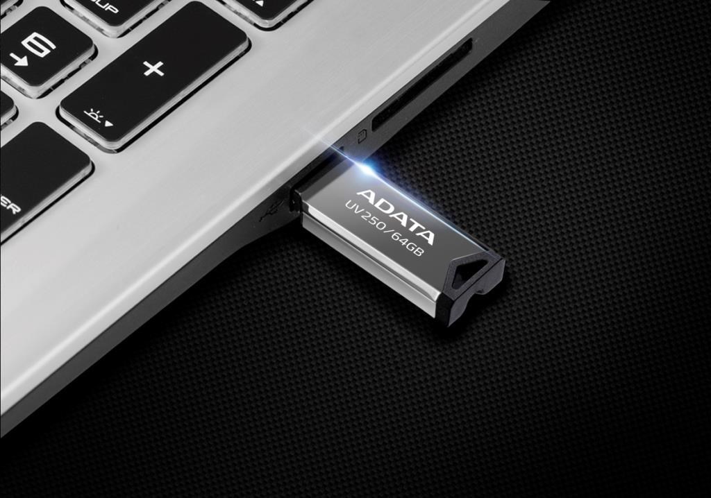 ADATA UV250 USB flash drive 32 GB USB Type-A 2.0 Silver ADATA UV250 USB flash drive 32 GB USB Type-A 2.0 Silver