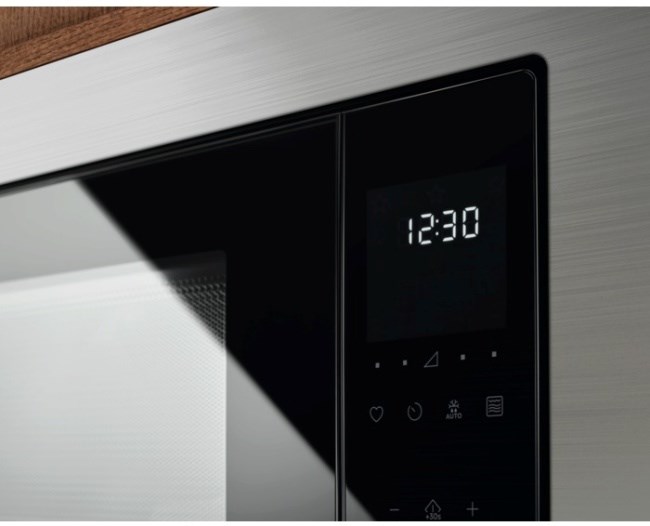 фото Мікрохвильовка з грилем Electrolux EMS4253TBX 2
