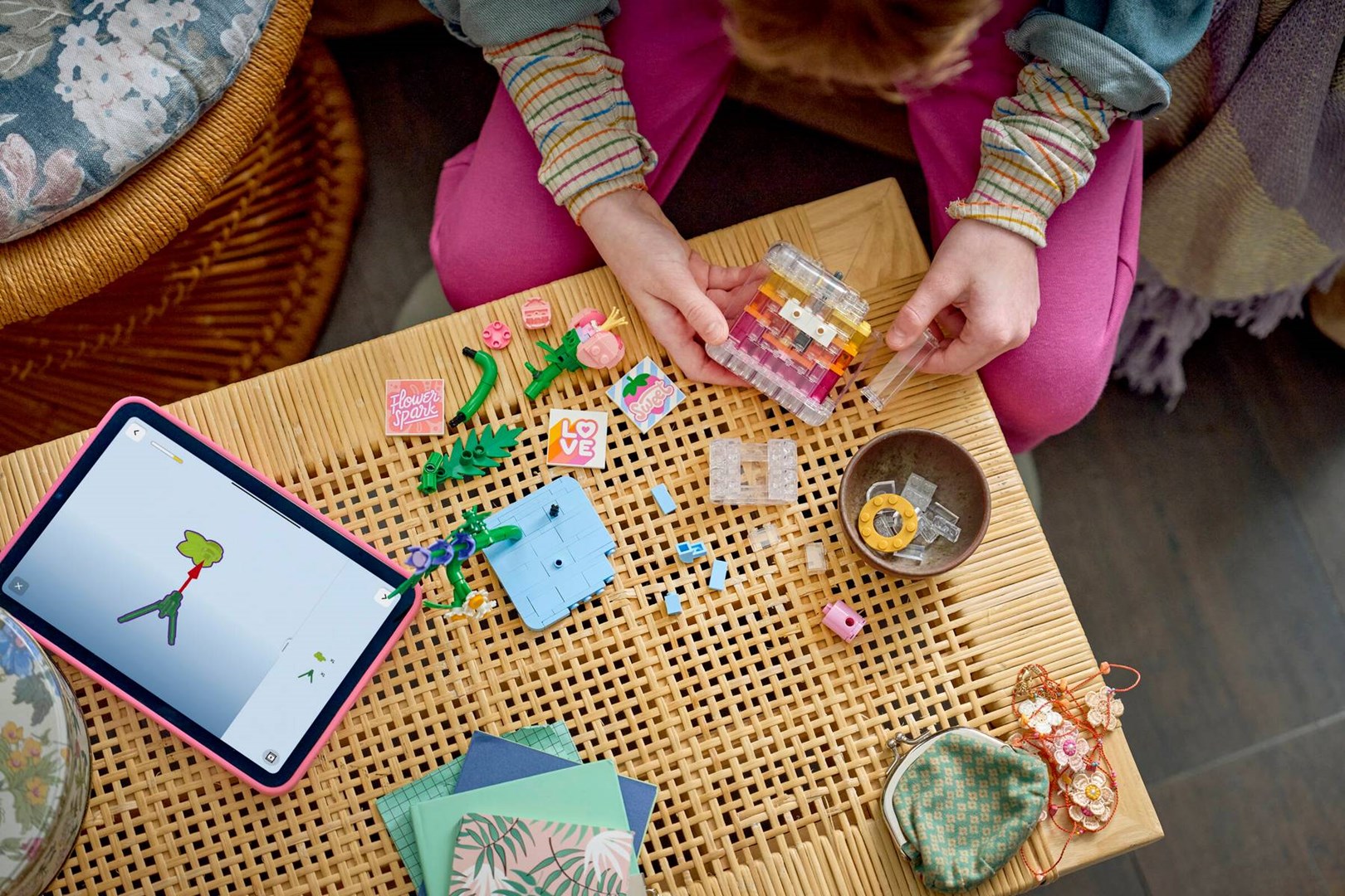 фото Блоковий конструктор LEGO Creator Флакон для парфумів із квітковим декором (31383) 3